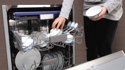 Tại sao máy rửa bát có mùi hôi và cách khắc phục?